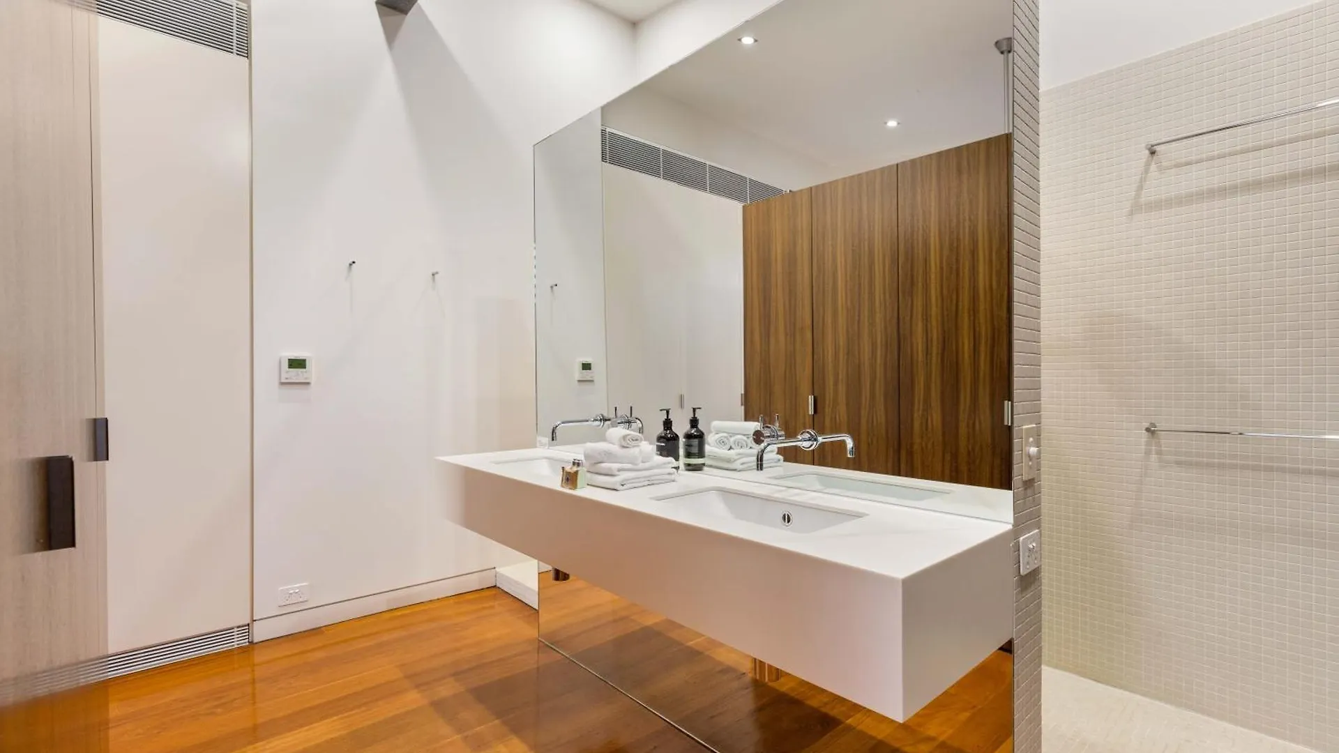 Villa 53B Murphy Street - Modern Luxury In Port Douglas