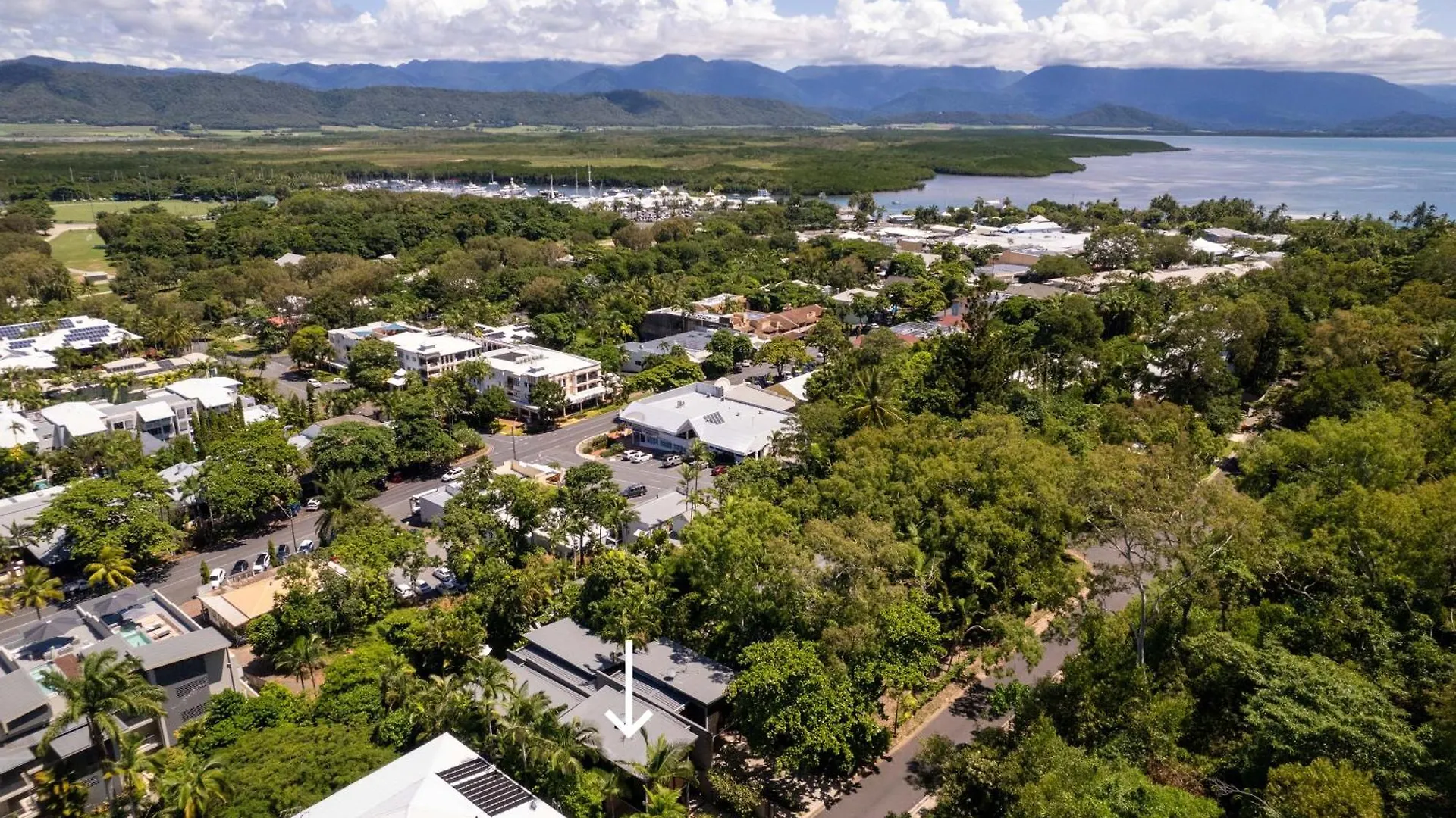 Villa 53B Murphy Street - Modern Luxury In Port Douglas
